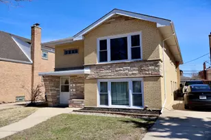 9721 S Albany Ave, Evergreen Park, IL 60805 - Photo 2