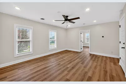 305 W Exchange Street #B, Sycamore, IL 60178 - Photo 8