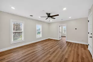 305 W Exchange St, Sycamore, IL 60178 - Photo 8