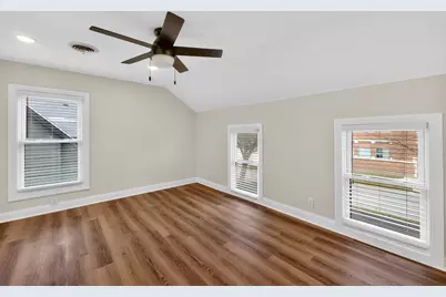 305 W Exchange Street #B, Sycamore, IL 60178 - Photo 14