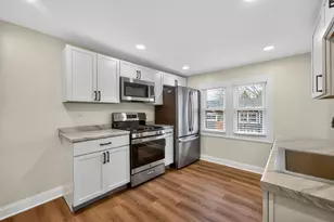 305 W Exchange St, Sycamore, IL 60178 - Photo 10