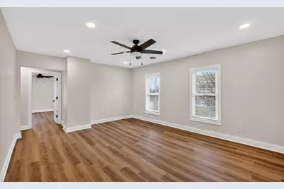 305 W Exchange Street #B, Sycamore, IL 60178 - Photo 6