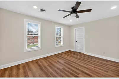 305 W Exchange Street #B, Sycamore, IL 60178 - Photo 16