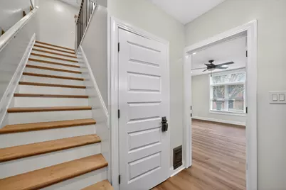 305 W Exchange Street #B, Sycamore, IL 60178 - Photo 4