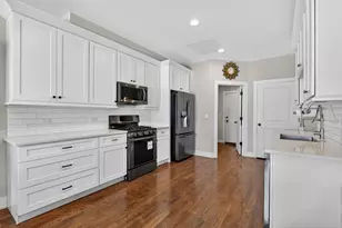 8166 W 87th St, Hickory Hills, IL 60457 - Photo 6