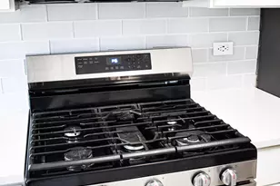 945 Commonwealth Ct, Vernon Hills, IL 60061 - Photo 4