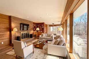 25W621 Indian Hill Woods Dr, Naperville, IL 60563 - Photo 2