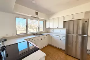 25W621 Indian Hill Woods Dr, Naperville, IL 60563 - Photo 6