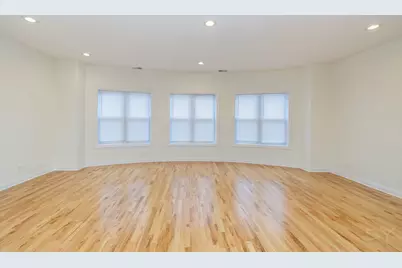 6711 S Paxton Avenue, Chicago, IL 60649 - Photo 2