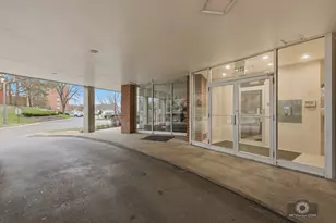 3925 Triumvera Dr, Glenview, IL 60025 - Photo 4