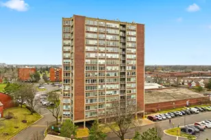 3925 Triumvera Dr, Glenview, IL 60025 - Photo 2