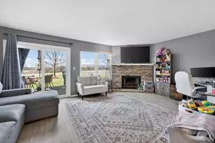 842 N Tamarac Blvd, Addison, IL 60101 - Photo 4