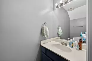 842 N Tamarac Blvd, Addison, IL 60101 - Photo 10