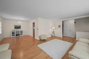 1118 Charlene Ln, Schaumburg, IL 60193 - Photo 4