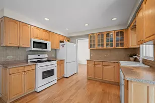 1118 Charlene Ln, Schaumburg, IL 60193 - Photo 6