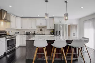 210 Stoneybrook Ln, Bloomingdale, IL 60108 - Photo 6