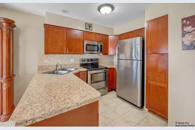 1346 S Lorraine Road #E, Wheaton, IL 60189 - Photo 8