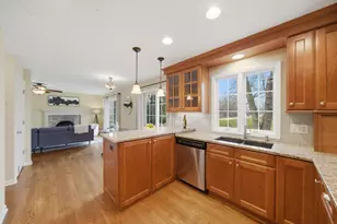 402 Locust Pl, Deerfield, IL 60015 - Photo 10