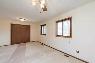 9743 W 16th St, Zion, IL 60099 - Photo 12