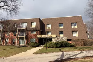 2 Villa Verde Dr, Buffalo Grove, IL 60089 - Photo 2