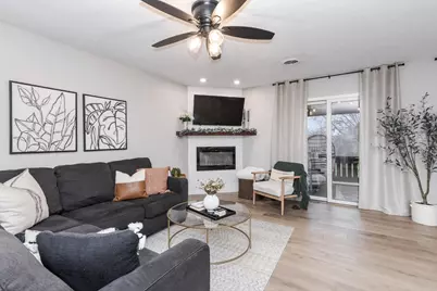 606 Carol Court #B-2, Pontiac, IL 61764 - Photo 4