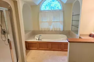 4958 Northridge Dr, Saint Anne, IL 60964 - Photo 8