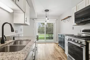 452 Kennedy Pl, Vernon Hills, IL 60061 - Photo 10