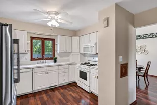 842 Pin Oak Cir, Cary, IL 60013 - Photo 4