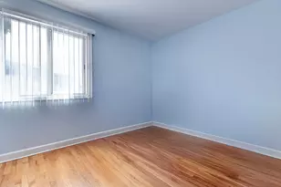 615 Quincy Bridge Ln, Glenview, IL 60025 - Photo 6