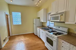 2918 S Poplar Ave, Chicago, IL 60608 - Photo 2