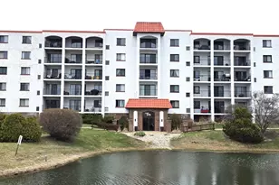 375 Plum Creek Dr, Wheeling, IL 60090 - Photo 1