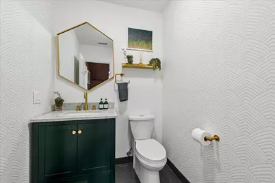 561 W Briar Place #305, Chicago, IL 60657 - Photo 6