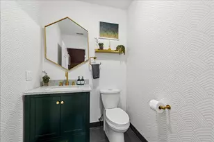 561 W Briar Pl, Chicago, IL 60657 - Photo 6