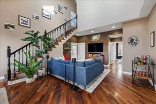 561 W Briar Pl, Chicago, IL 60657 - Photo 2