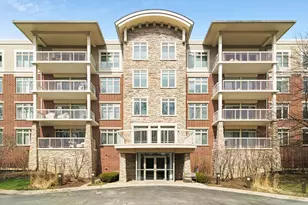 425 Benjamin Dr, Vernon Hills, IL 60061 - Photo 1