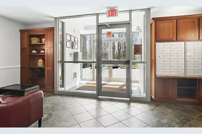 425 Benjamin Drive #202, Vernon Hills, IL 60061 - Photo 2