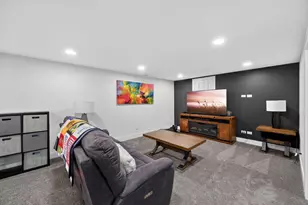 221 Olesen Dr, Naperville, IL 60540 - Photo 34