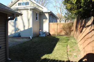 1503 Hickory St, Waukegan, IL 60085 - Photo 6