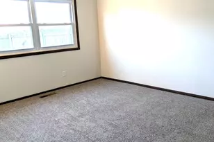 16 Afton Dr, Montgomery, IL 60538 - Photo 8