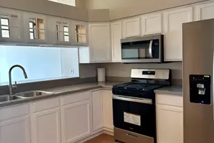 709 Blossom Ct, Naperville, IL 60540 - Photo 4