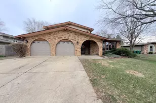 516 Ca Crest Dr, Shorewood, IL 60404 - Photo 2