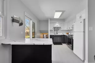 802 Timber Ln, Darien, IL 60561 - Photo 8