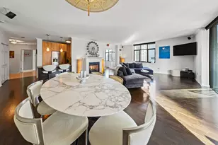 630 N State St, Chicago, IL 60654 - Photo 8