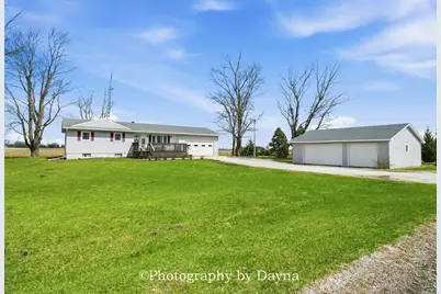 7621 E 3000S Road, Saint Anne, IL 60964 - Photo 1