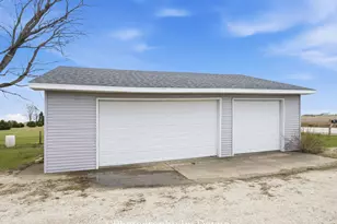 7621 E 3000S Rd, Saint Anne, IL 60964 - Photo 4