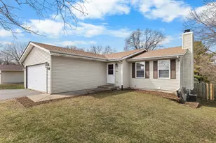 2523 Bluffside Dr, Rockford, IL 61109 - Photo 2