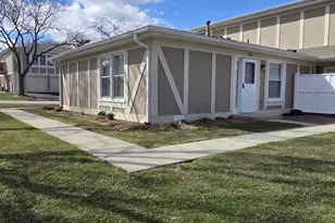 286 Nantucket Harbor, Schaumburg, IL 60193 - Photo 1