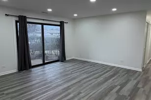 635 Limerick Ln, Schaumburg, IL 60193 - Photo 2