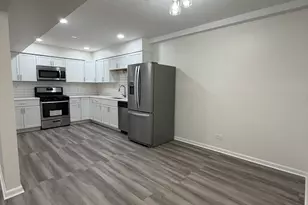 635 Limerick Ln, Schaumburg, IL 60193 - Photo 4