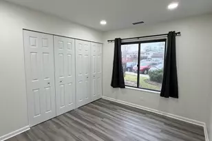 635 Limerick Ln, Schaumburg, IL 60193 - Photo 8